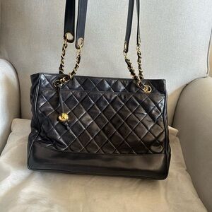CHANEL Black Quilted Shoulder Bag Chain Tote Lambskin